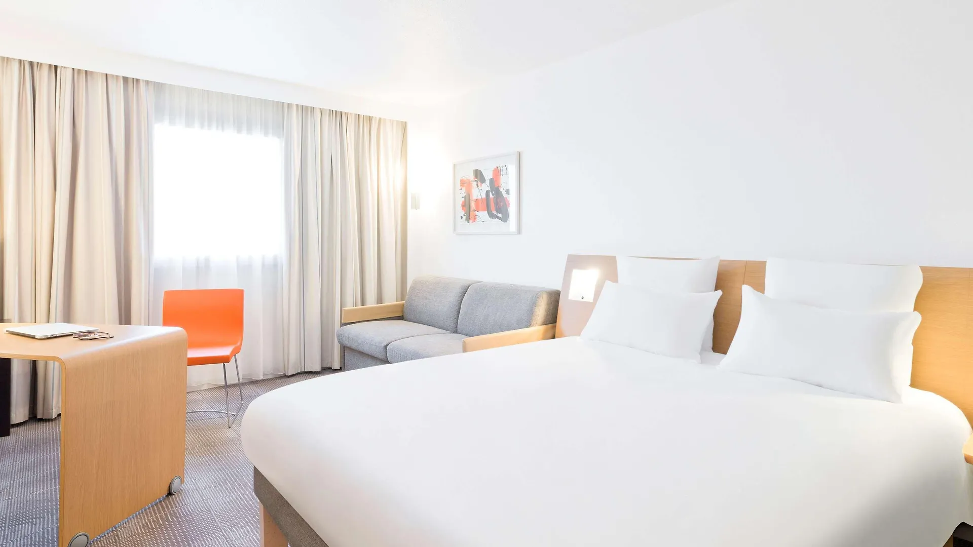 Novotel Lille Centre Gares 4*,  France