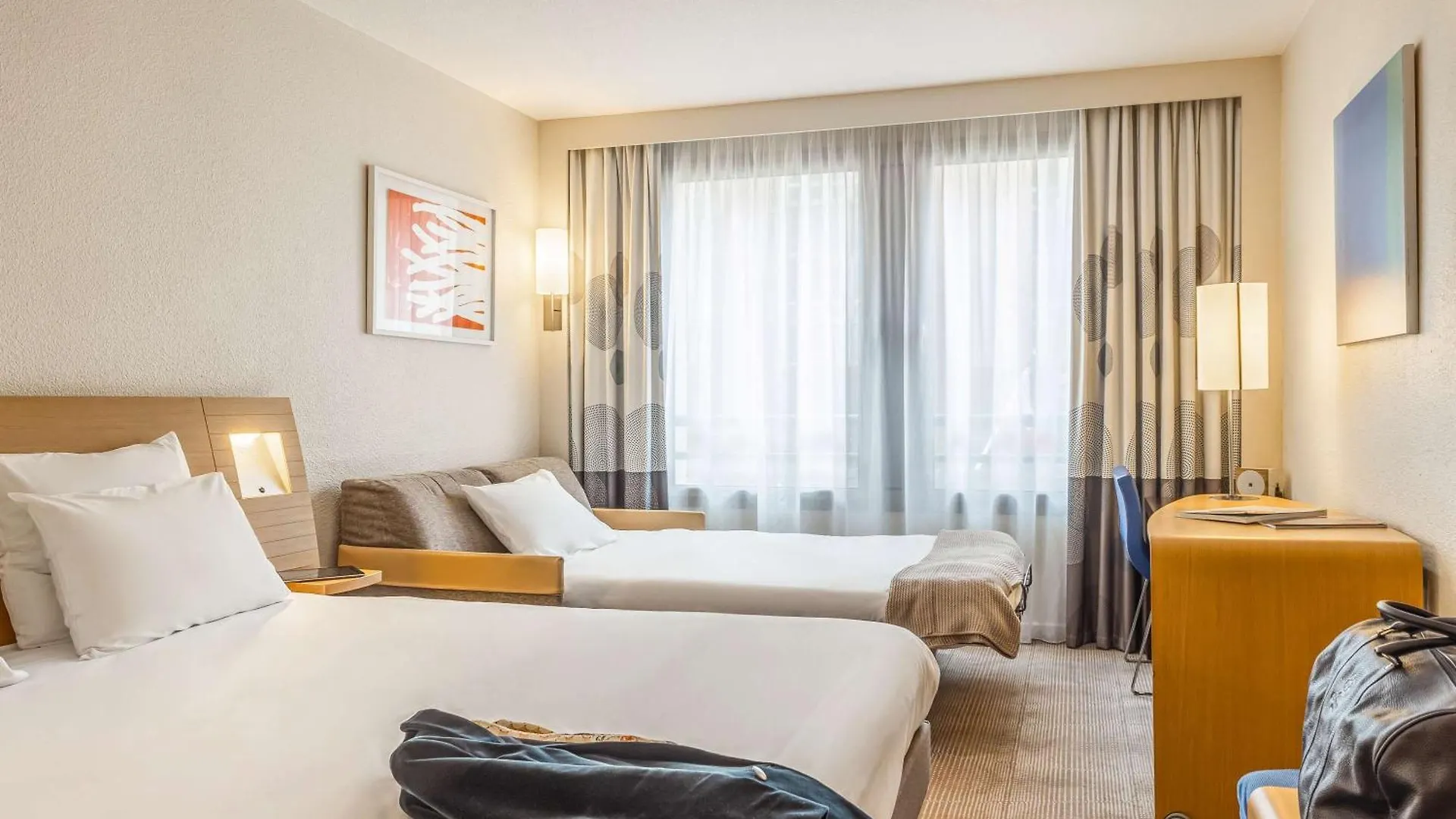 Novotel Lille Centre Gares 4*,